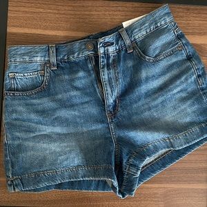NWT Mom Short